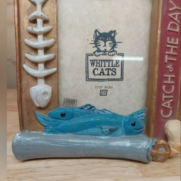 Whittle cats Picture Frame New 3.5x5 "Catch of the day" Kitty Cat 🐱 Handpainted - Picture 2 of 4